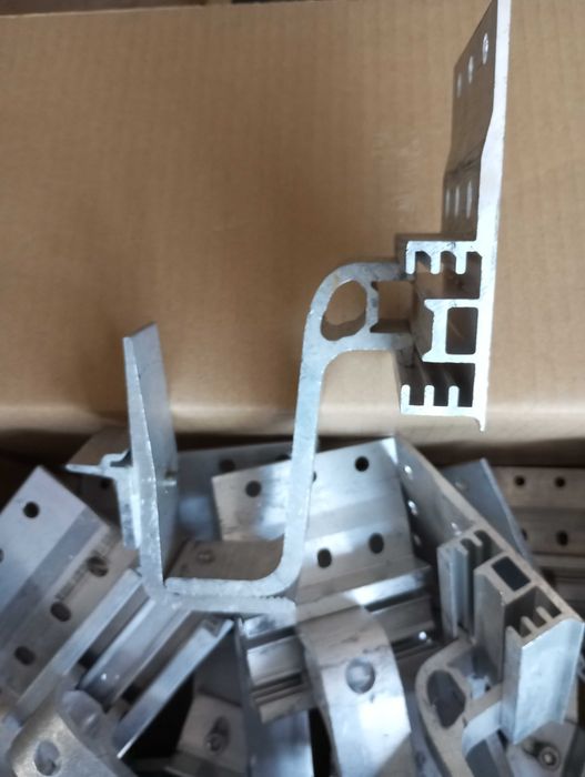 Carlig fixare pentru acoperis din tigla ceramica panouri fotovoltaice