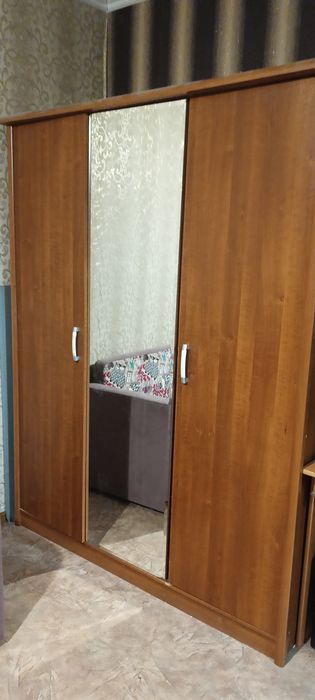 Продам большой шкаф