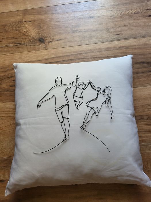 Tablou familie cu 1 copil, 21×22 cm mama, tata si fetita/băiat. Sculptura din fir continuu de sarma