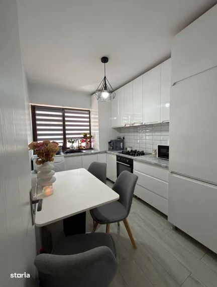 Apartament de 3 camere, 51 mp, parcare, str Sub Cetate