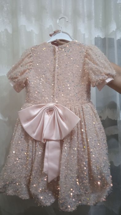 Продам платье для девочки