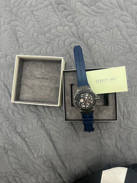 Продам часы Cerutti