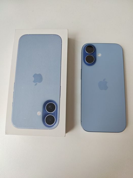 Продавам неразличим от нов iPhone 17 256Gb Mist Blue с 2 години гаранция
