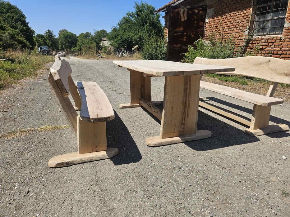 Маса с пейки дървени