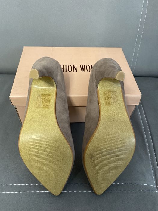 Обувки на ток в бежов цвят