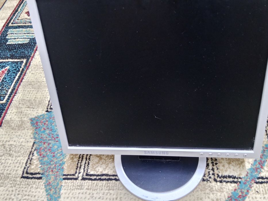 Два монитора Samsung и BenQ