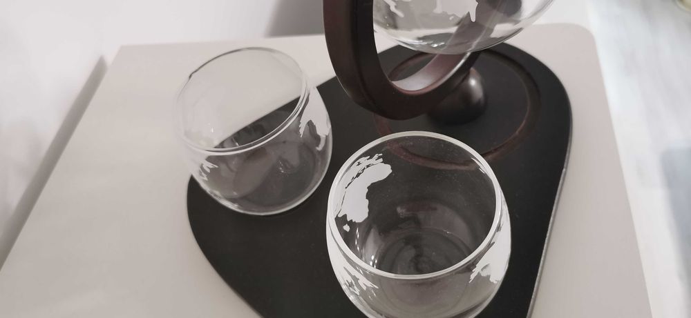 Set decantor globe cu doua pahare