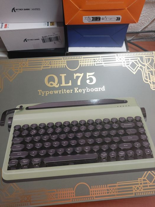 Tastatura mecanica argb tip masina de scris Yunzii QL 75,BT,2.4,fir,no