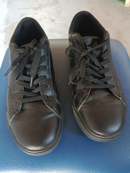 Продам осенью ботинку