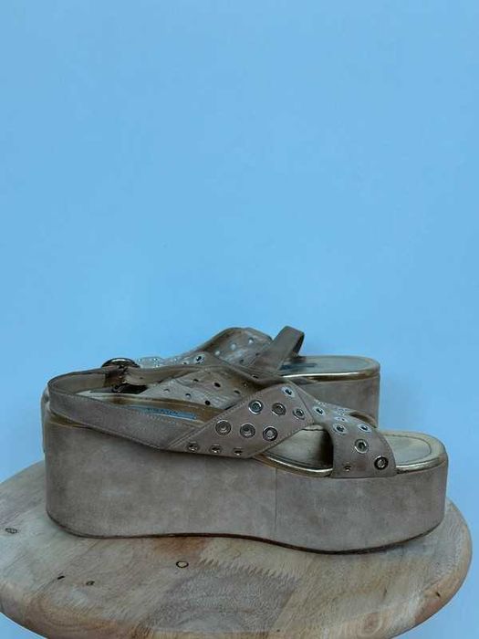 Sandale cu platformă din piele întoarsă Prada