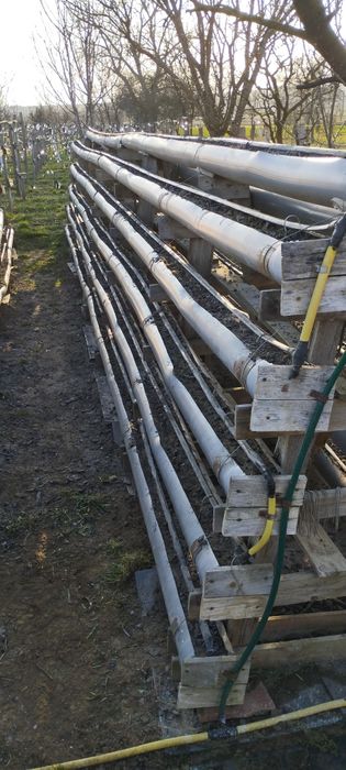 Suport cu țevi de plastic