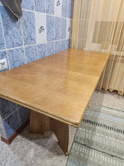 Продам стол деревянный,раздвижной