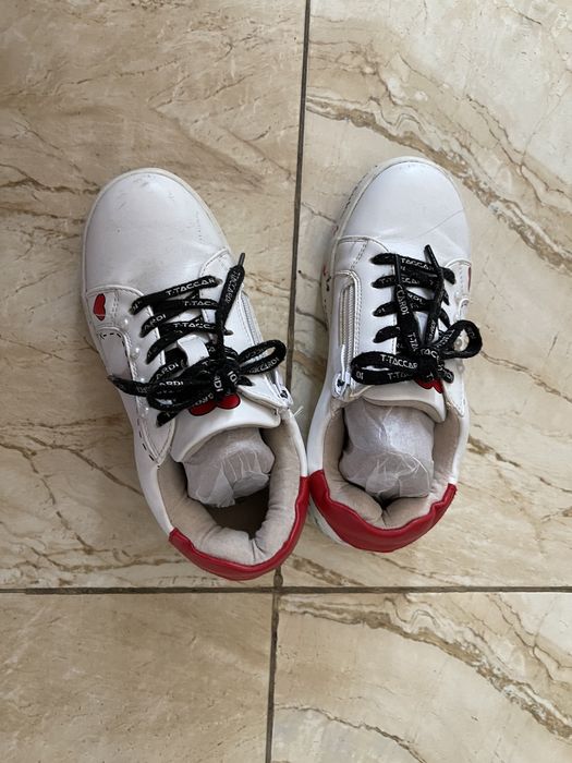 Кроссовки модные для девочки 33 р