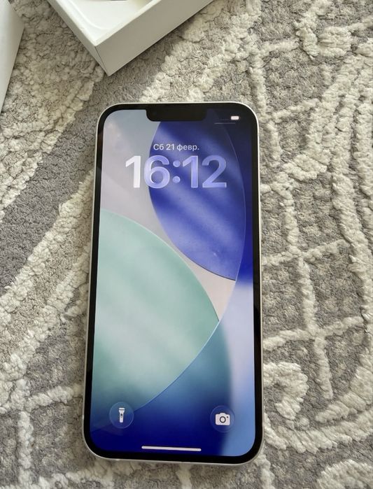 Айфон 13 с гарантией в идеале