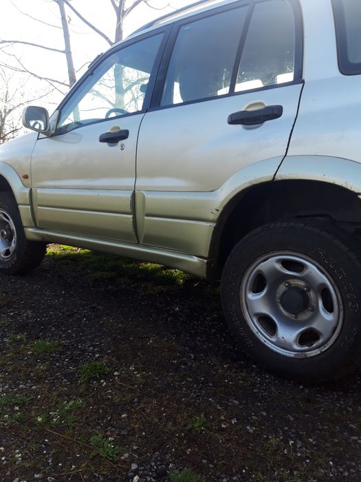 Продавам Сузуки Гранд Витара 2000 куб.128 к.с.Газова уредба,повдигнат