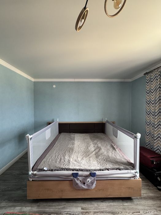 двуспальная кровать