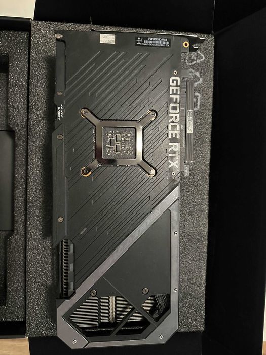 ASUS ROG Strix GeForce RTX 3070 Ti OC 8GB GDDR6X – перфектно състояние, с кутия