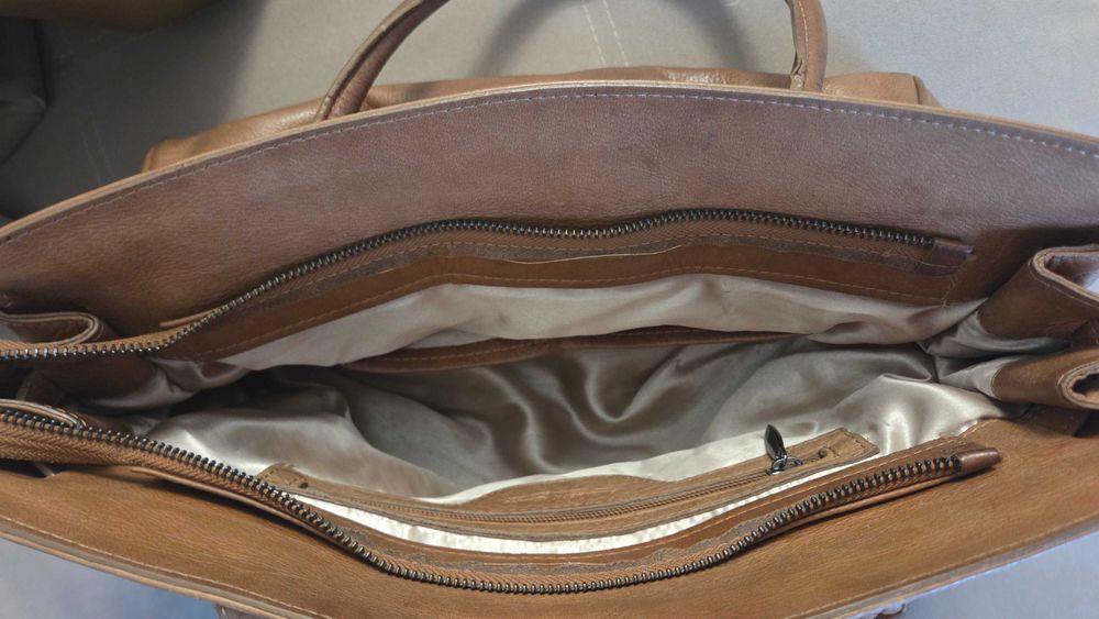 Продам женские кожанные сумки