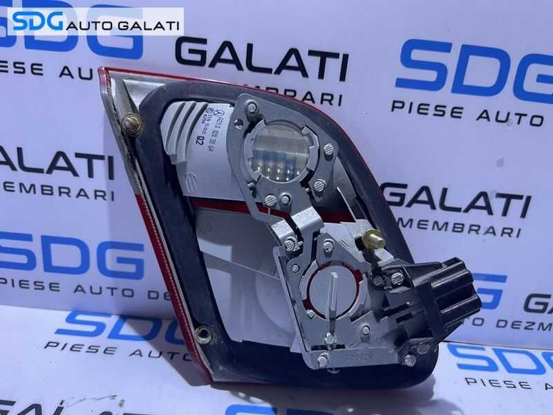 Stop Lampa Tripla Dreapta Capota Portbagaj Mercedes W210 Clasa E Class Berlina Sedan 1998 - 2002 Cod A2108203864