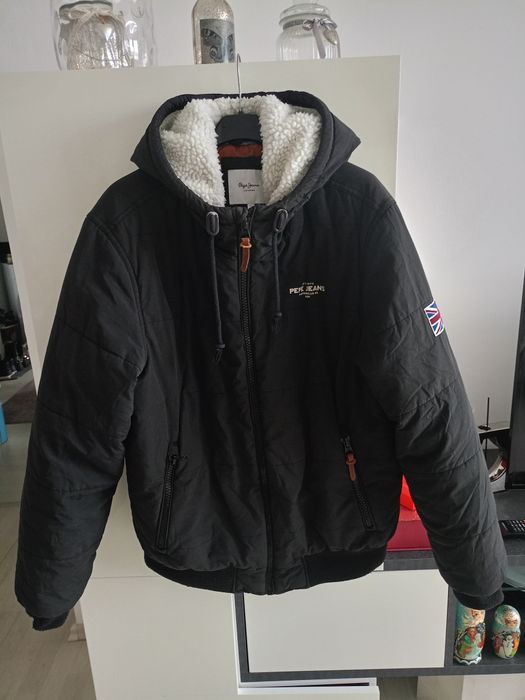 Vând haina de iarnă cu glugă Pepe Jeans,produs de calitate superioara,