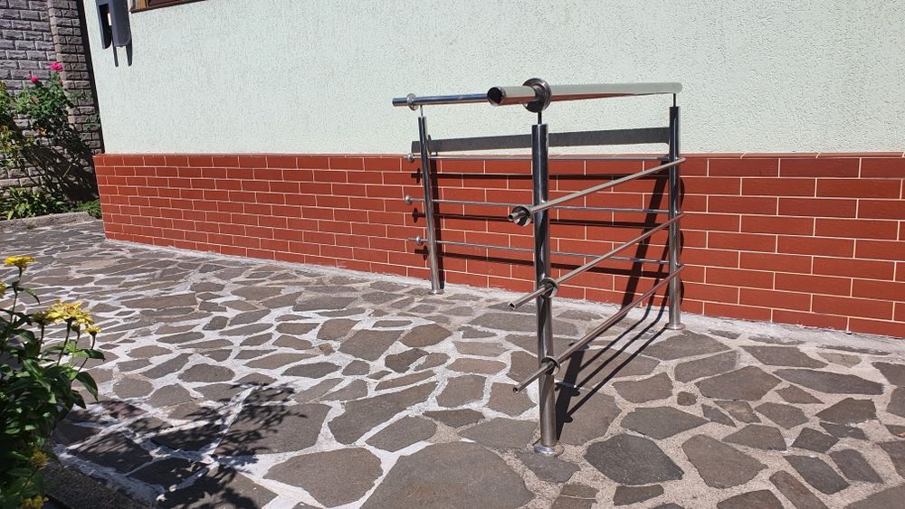 Balustrada in forma de L dimensiunea de 133 cm lungime pe 133 cm lungime si inaltime de 90 cm