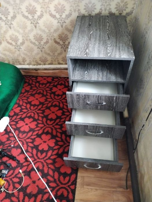 Тумба,с выдвижными ящиками