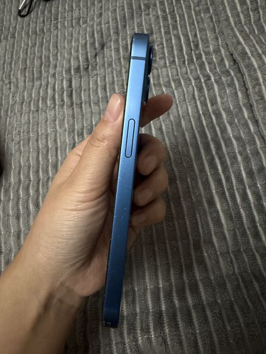 Продаю Iphone 13