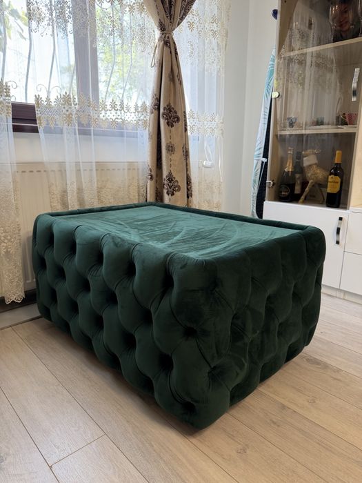 Masă de cafea Chesterfield, catifea verde smarald – stare foarte bună