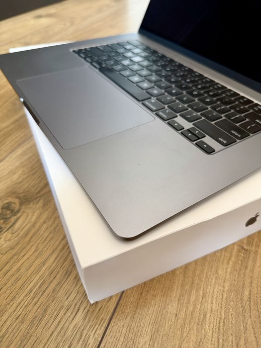 MacBook Air 15-inch M3-chip 16GB (RAM) 512GB (SSD)