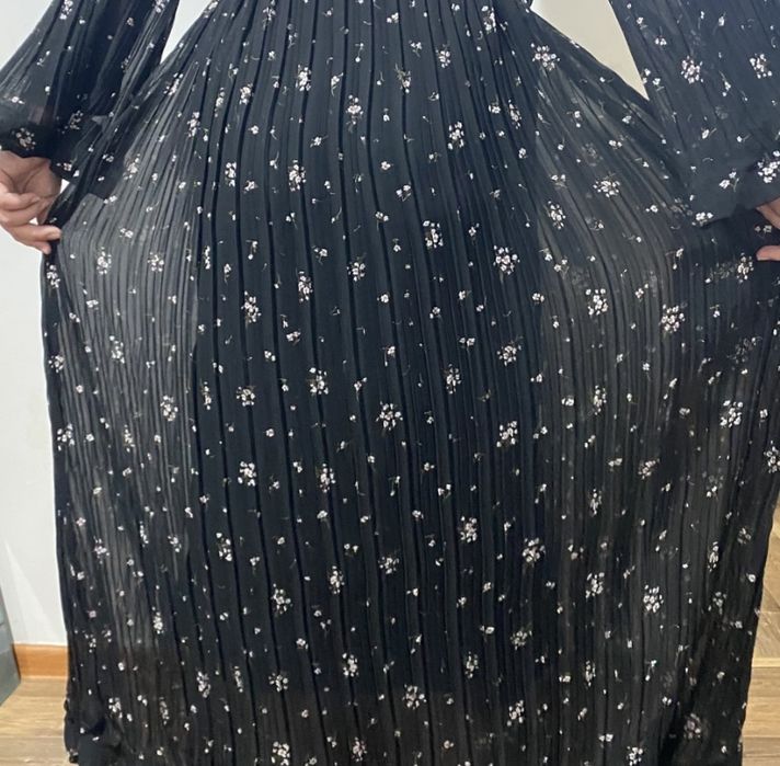 Продам плаья каждые по 5