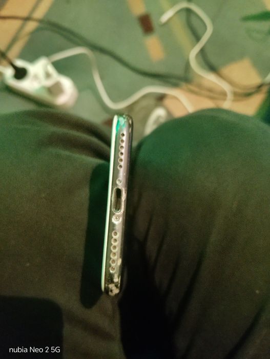 iPhone 7             заблокированый