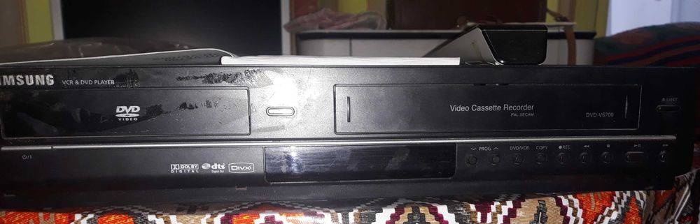 Samsung VCR & DVD player (видео + dvd плеер) на детали.