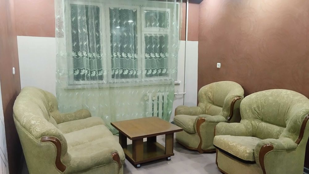 Сдам свою квартиру у метро БИЙ, семье без детей, в центре