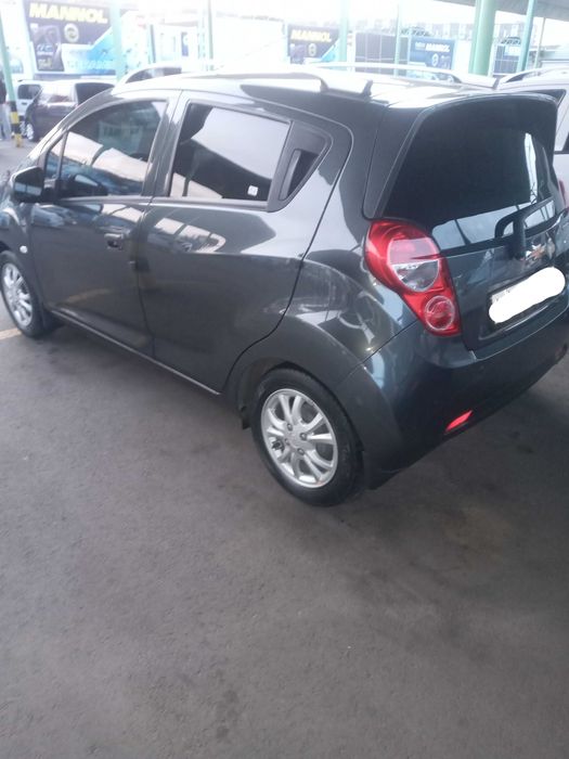 Продается SPARK 2022 год автомат газ метан пробег 38000