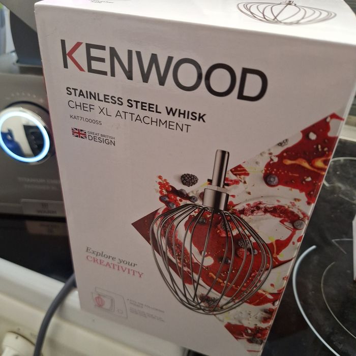 Кухненски робот тестомесачка Kenwood с функция втасване,кантар,подгряв