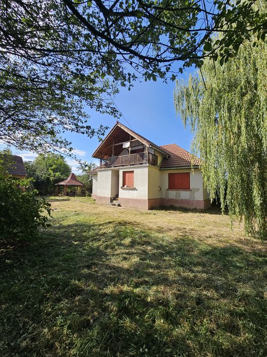 Casa de vânzare, teren 2800 mp