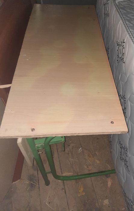 Parta va stul sotiladi