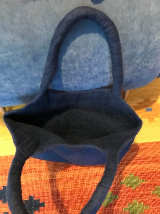 Продавам хендмейд вълнена чанта