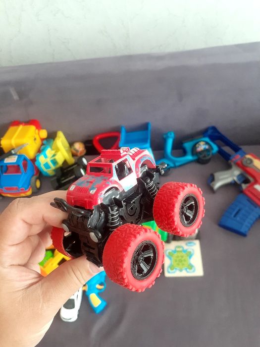 Игрушки по 200т каждая