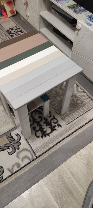 Продам детский стол со стульчиком .