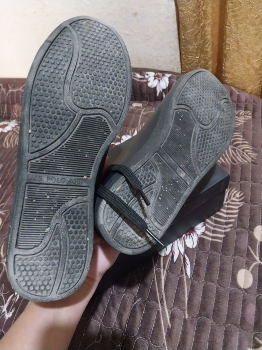 Кроссовки две пары почти новые