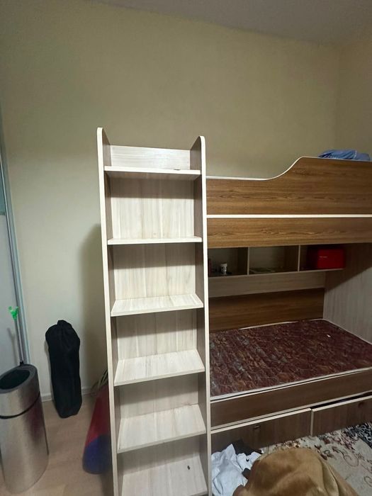 Двухъярусная кровать с матрацами