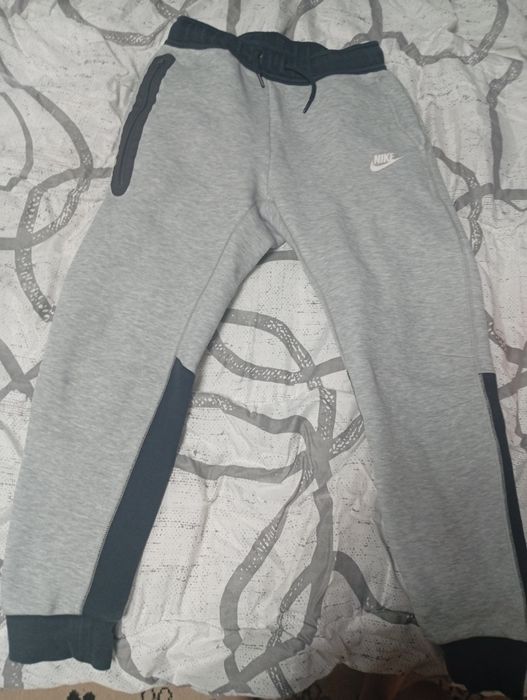 Продавам този найк тек  вижте описанието