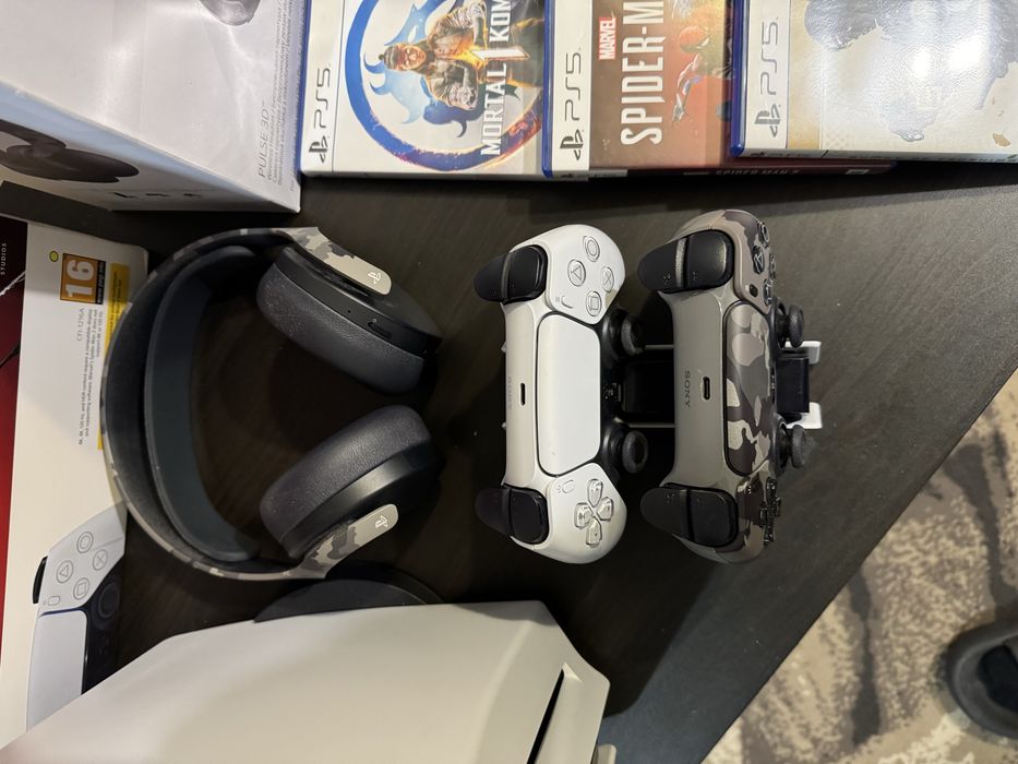 Playstation 5 Disk edition - 2 контролера - слушалки Pulse 3D - 3 игри