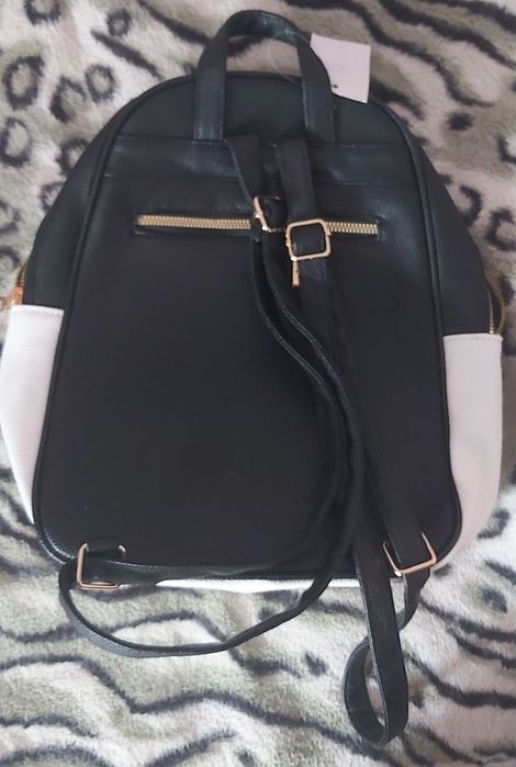 Ghiozdan nou cu eticheta, negru, alb și roșu