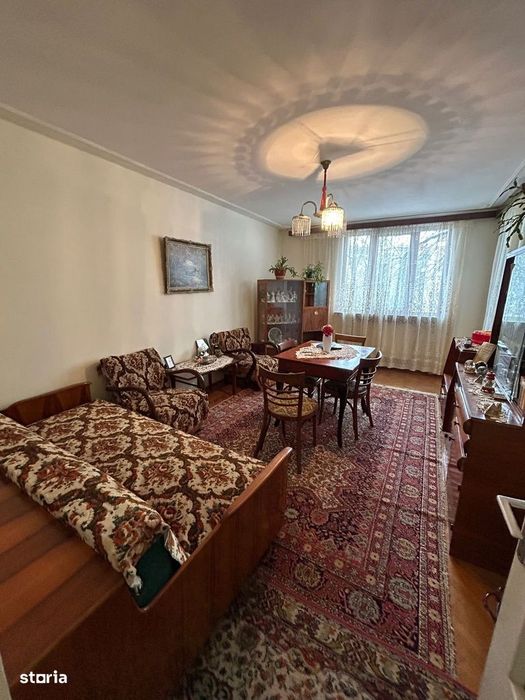 De vanzare apartament 3 camere decomandat situat in zona Starii Civile