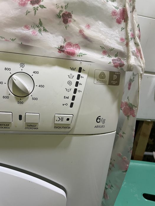 Продам надежную стиральную машину Hotpoint Ariston ARXL 85