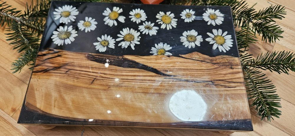 Табла от орех и епоксидна смола (20х30 см)