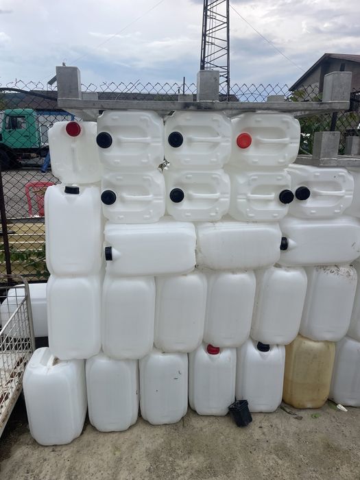 Пластмасови туби