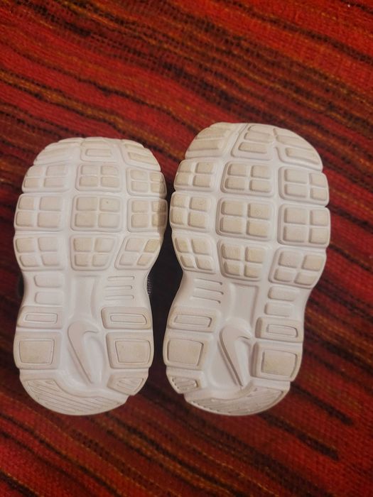 Adidas Nike, marimea 18, in stare buna